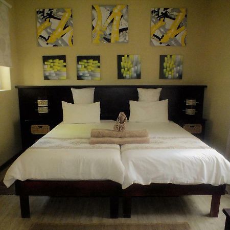 Uzuri Guesthouse Cc Уиндхоек Екстериор снимка