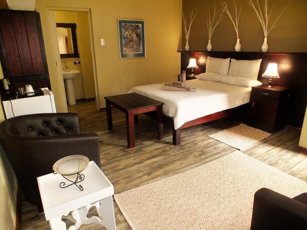 Uzuri Guesthouse Cc Уиндхоек Екстериор снимка