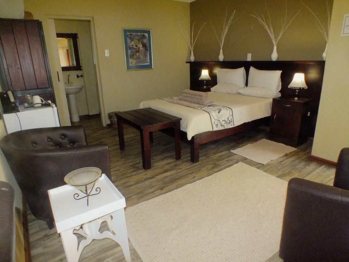 Uzuri Guesthouse Cc Уиндхоек Екстериор снимка