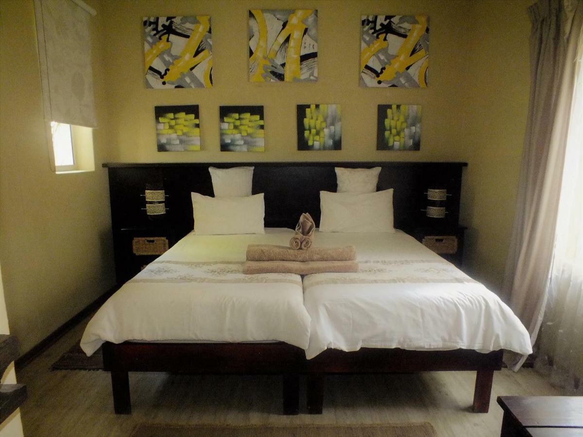 Uzuri Guesthouse Cc Уиндхоек Екстериор снимка