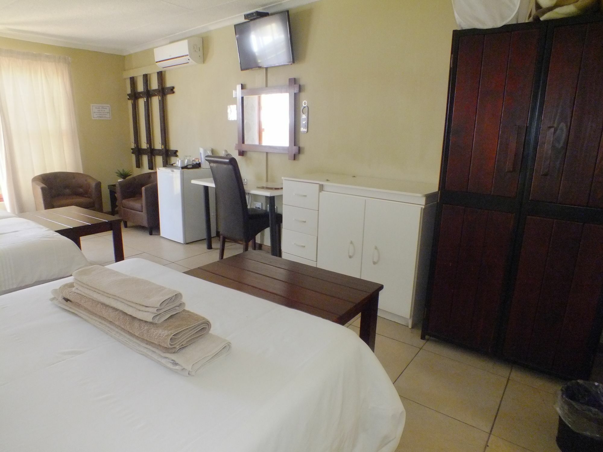 Uzuri Guesthouse Cc Уиндхоек Екстериор снимка